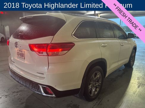 Used 2018 Toyota Highlander Limited Platinum FWD image 2