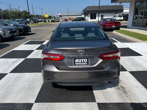 Used 2020 Toyota Camry LE FWD image 4
