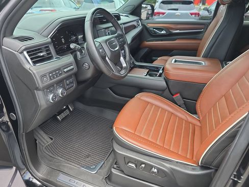 Used 2023 GMC Yukon Denali Ultimate AWD/4WD image 10