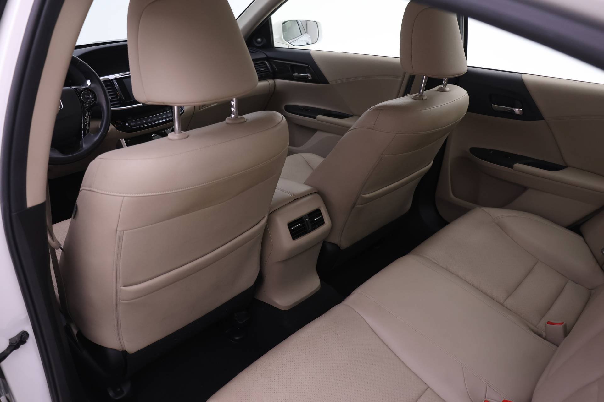 Used 2017 Honda Accord Touring image 11