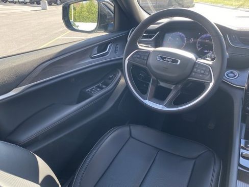 New 2025 Jeep Grand Cherokee Limited image 35