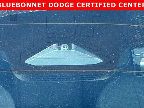 Used 2025 Toyota Camry XLE w/ Premium Plus Package image 9