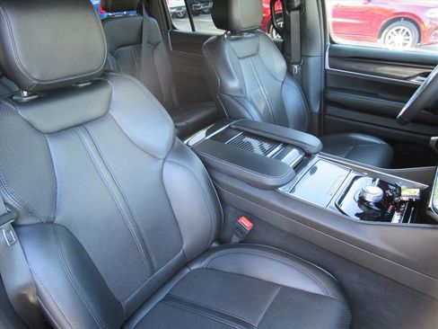 Certified 2024 Jeep Wagoneer 4WD image 9