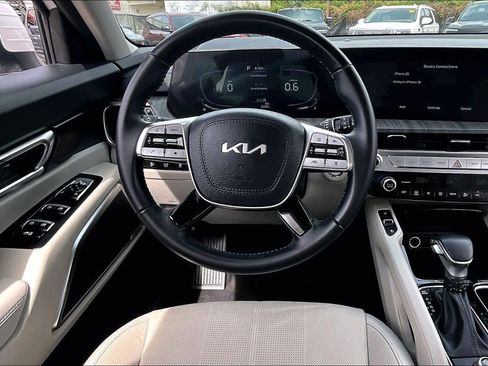 Used 2024 Kia Telluride EX w/ EX Captain's Chair Package image 6