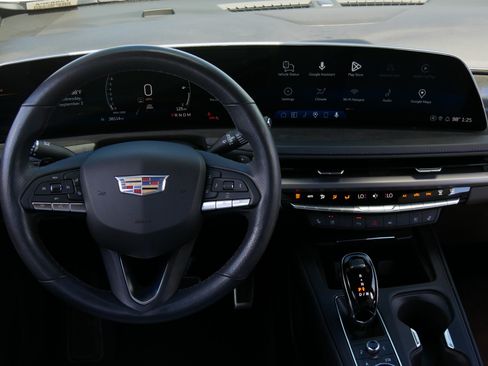 Used 2024 Cadillac XT4 Sport FWD image 16