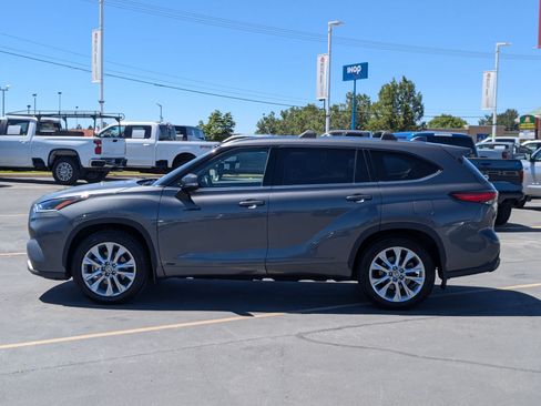 Used 2021 Toyota Highlander Limited AWD/4WD image 7