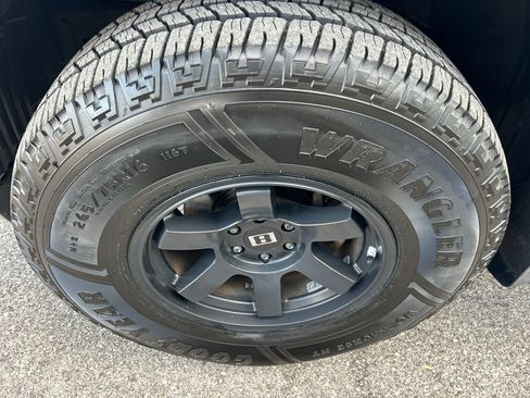 Used 2014 Nissan Frontier SV w/ SV Value Truck Package image 12