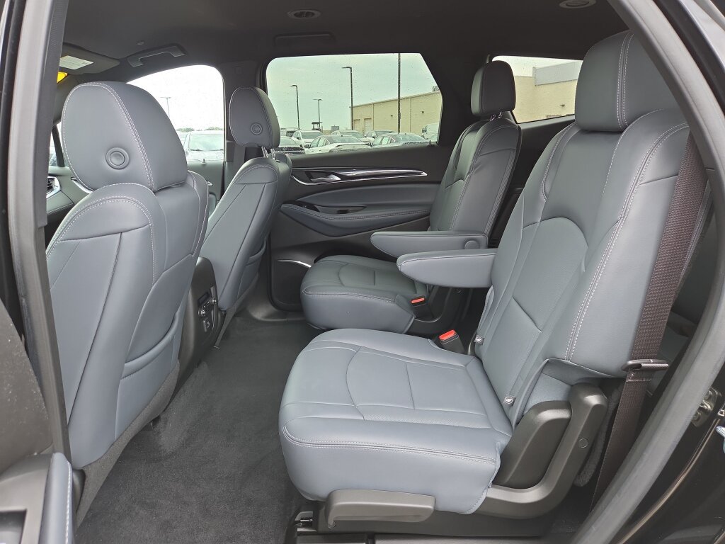 Used 2023 Buick Enclave Essence AWD/4WD image 11