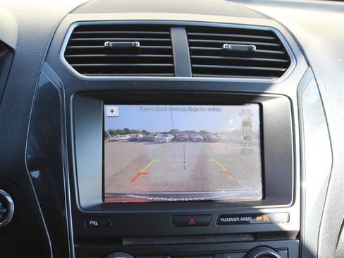 Used 2018 Ford Explorer XLT w/ Equipment Group 202A image 22