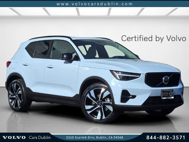 Certified 2025 Volvo XC40 B5 Plus w/ Climate Package AWD/4WD image 1