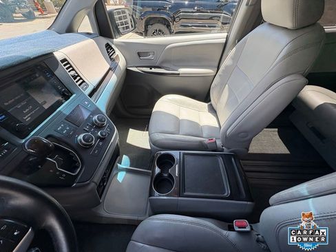 Used 2015 Toyota Sienna XLE w/ XLE Navigation Package FWD image 22