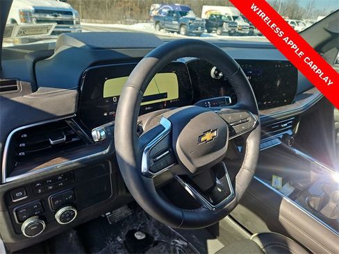 Used 2025 Chevrolet Suburban Premier image 8