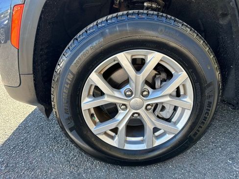 Used 2023 Jeep Grand Cherokee Limited AWD/4WD image 11