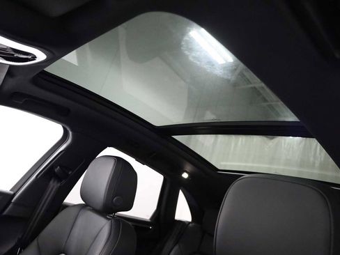 Certified 2025 Porsche Macan image 20