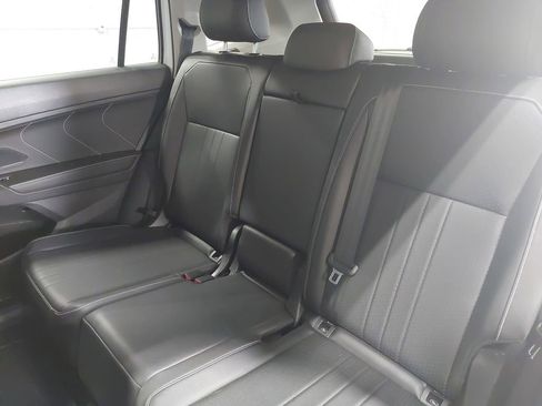Used 2022 Volkswagen Tiguan SE image 13