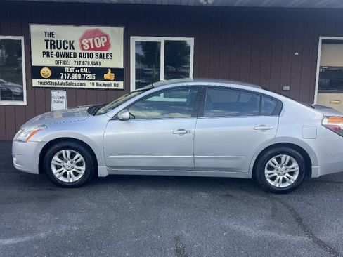 Used 2010 Nissan Altima 2.5 S w/ Convenience Pkg FWD image 2