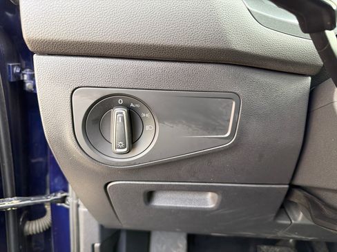 Used 2021 Volkswagen Tiguan SE image 10