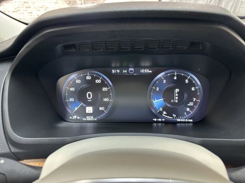 Used 2021 Volvo XC90 T6 Momentum w/ Advanced Package image 26