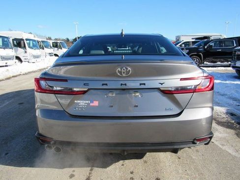Used 2025 Toyota Camry SE w/ Convenience Package image 3