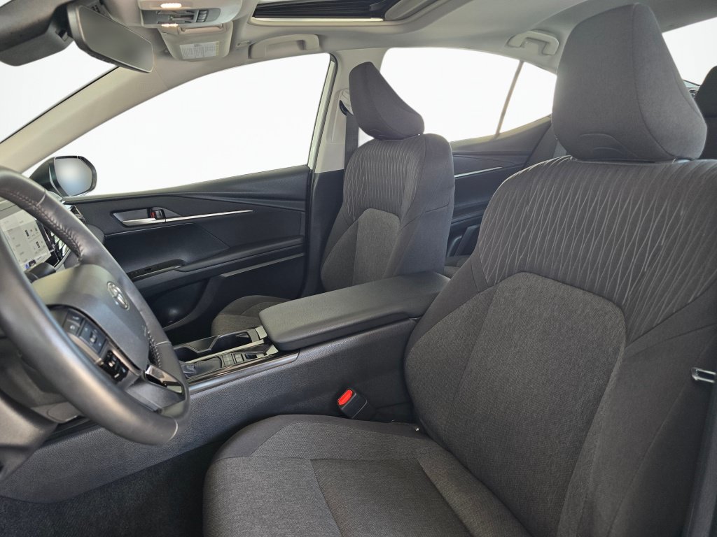 Used 2025 Toyota Camry LE w/ Convenience Package FWD image 18