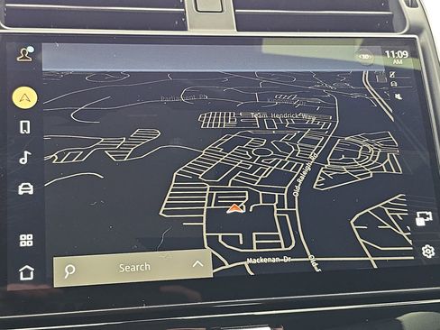 Certified 2024 Land Rover Discovery Metropolitan Edition image 23