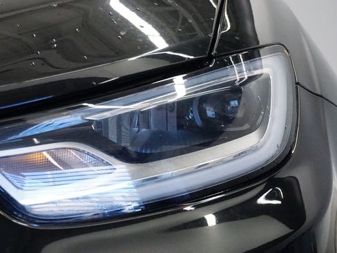 Used 2023 Chrysler Pacifica Limited image 9