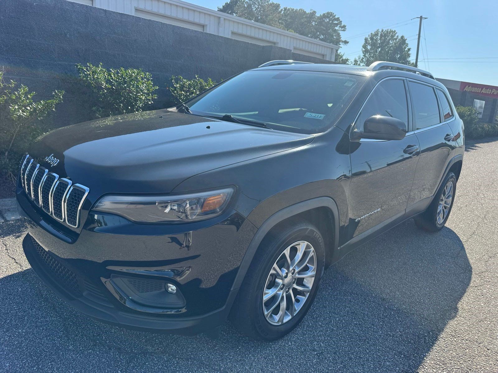 Used 2019 Jeep Cherokee Latitude Plus w/ Comfort/Convenience Group FWD image 6