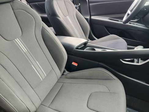 Certified 2025 Hyundai Elantra SEL FWD image 8