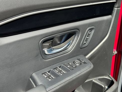 Certified 2025 Honda Pilot Touring image 8