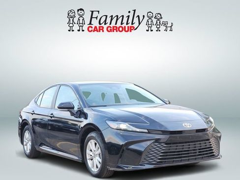 Used 2025 Toyota Camry LE FWD image 2