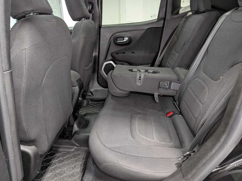 Used 2019 Jeep Renegade Latitude w/ Cold Weather Group AWD/4WD image 23