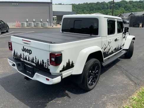 Used 2023 Jeep Gladiator Overland AWD/4WD image 16