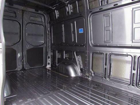 Used 2022 Mercedes-Benz Sprinter 2500 image 21