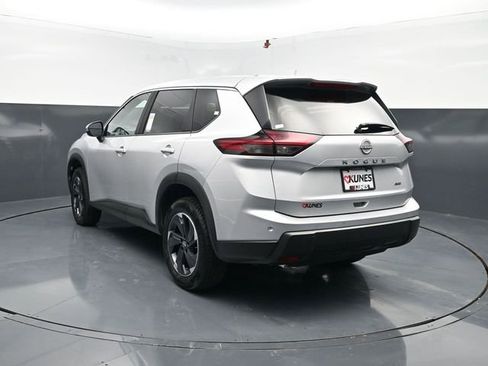 Used 2025 Nissan Rogue SV image 7