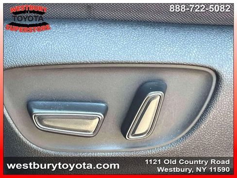 Used 2023 Toyota Highlander LE AWD/4WD image 22