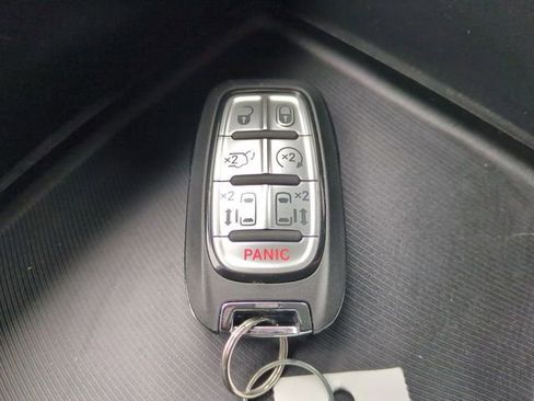 New 2026 Chrysler Pacifica Select image 30