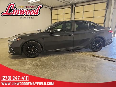 Used 2025 Toyota Camry SE w/ Convenience Package FWD image 5