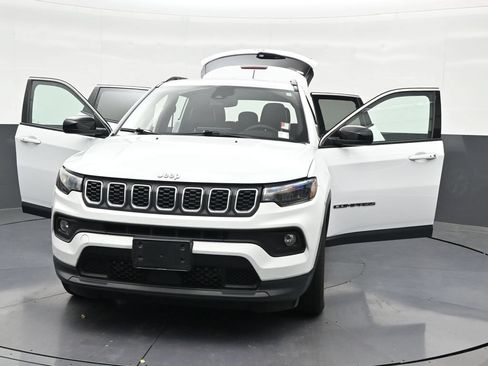 Used 2024 Jeep Compass Latitude AWD/4WD image 39