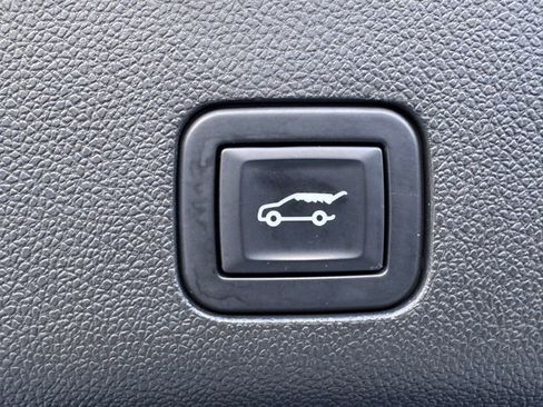 Used 2023 Cadillac Escalade ESV Sport Platinum w/ LPO, ONYX Package image 39