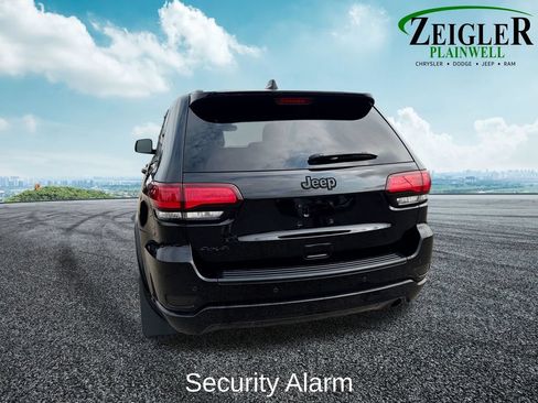 Used 2022 Jeep Grand Cherokee Laredo X AWD/4WD image 4