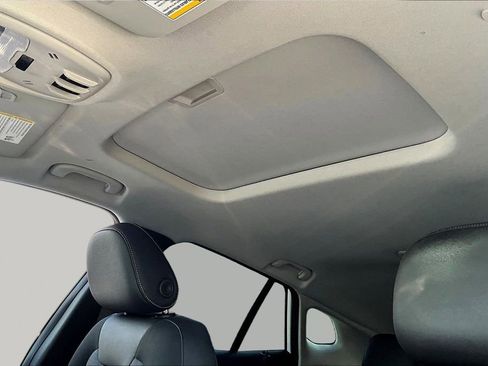 Used 2025 Chevrolet Trax LT w/ Sunroof Package FWD image 23