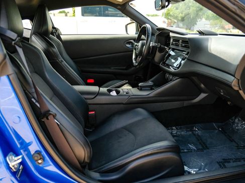 Used 2023 Nissan Z w/ Floor Mat Package (L93) RWD image 31