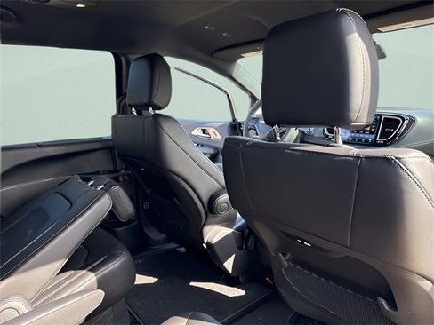 New 2026 Chrysler Pacifica Select w/ S Appearance Package image 30