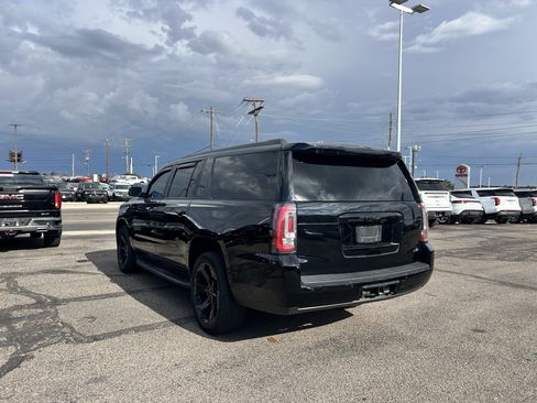 Used 2019 GMC Yukon XL SLT w/ Graphite Performance Edition AWD/4WD image 3
