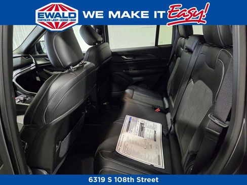 New 2025 Jeep Grand Cherokee image 10