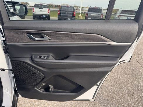 Used 2024 Jeep Grand Cherokee L Limited image 32