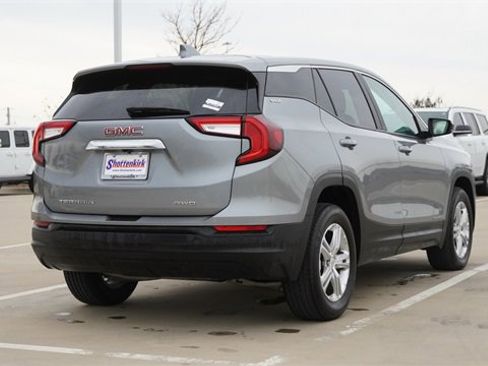 Used 2024 GMC Terrain SLE image 9