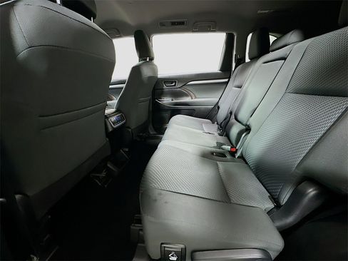 Used 2019 Toyota Highlander LE image 23
