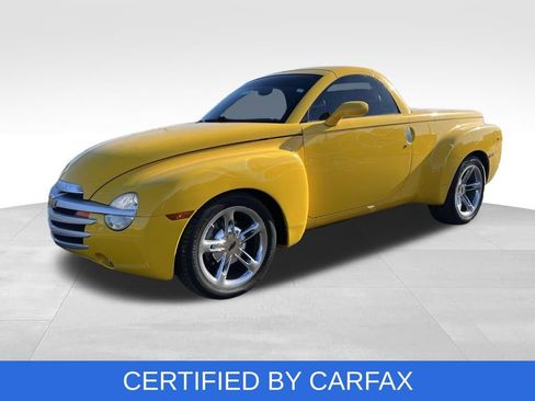 Used 2004 Chevrolet SSR w/ Preferred Equipment Group image 2