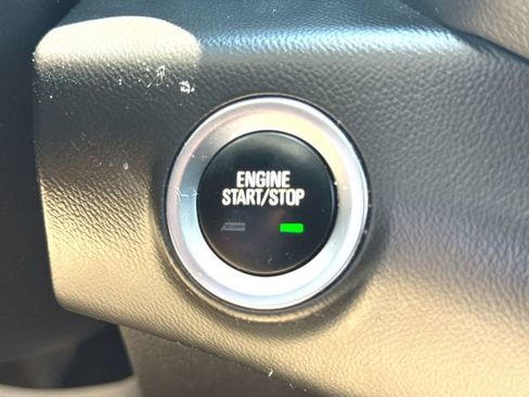 Used 2020 GMC Terrain SLE w/ Driver Convenience Package FWD image 16